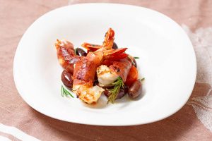 Camarones con tocino y queso